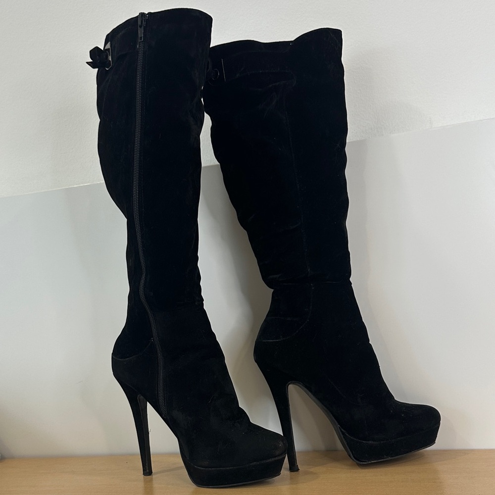 Chic Black Suede Heeled Boots